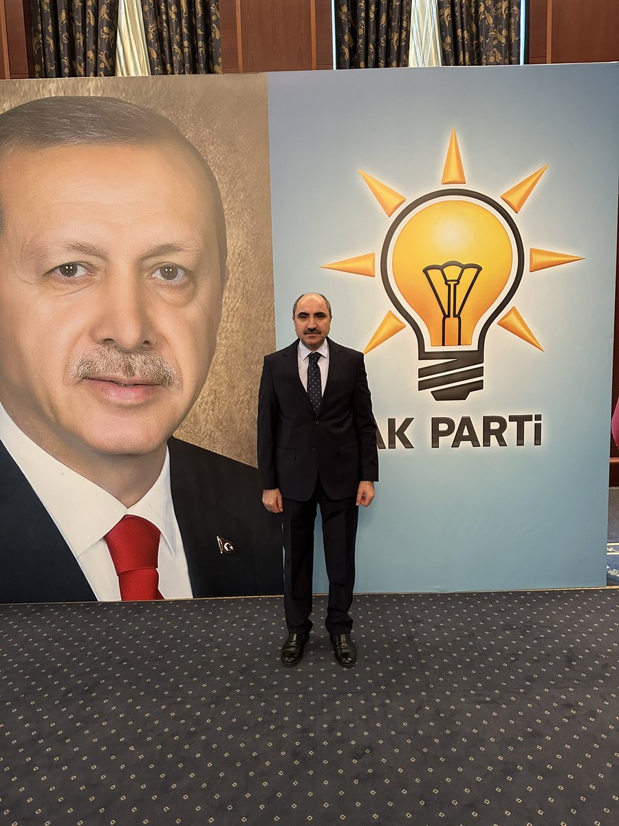 zahir_soganda's tweet photo. Haydi Bismillah,

Cumhurbaşkanımız Sn. Recep Tayyip ERDOĞAN’ın liderliğinde, Van’ımıza ve ülkemize hizmet yolunda 28. Dönem Van Milletvekilliği aday adaylığı müracaatımı gerçekleştirdim. 
Halka hizmet merkezli bu kutlu yolculuğumuza Yüce Rabbimden hayır getirmesini niyaz ediyorum https://t.co/krUogmnj8n