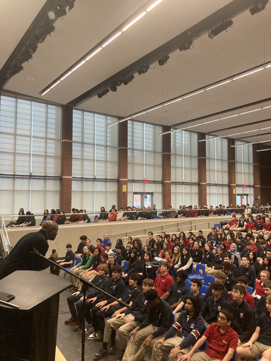 SAB_English's tweet photo. What an blessed morning it is having @orlandobowen @BessetteBulldog today. He truly is a “messenger of hope”. Our students have taken away so much from you, Orlando. 🙏 https://t.co/gYb9vutVY1