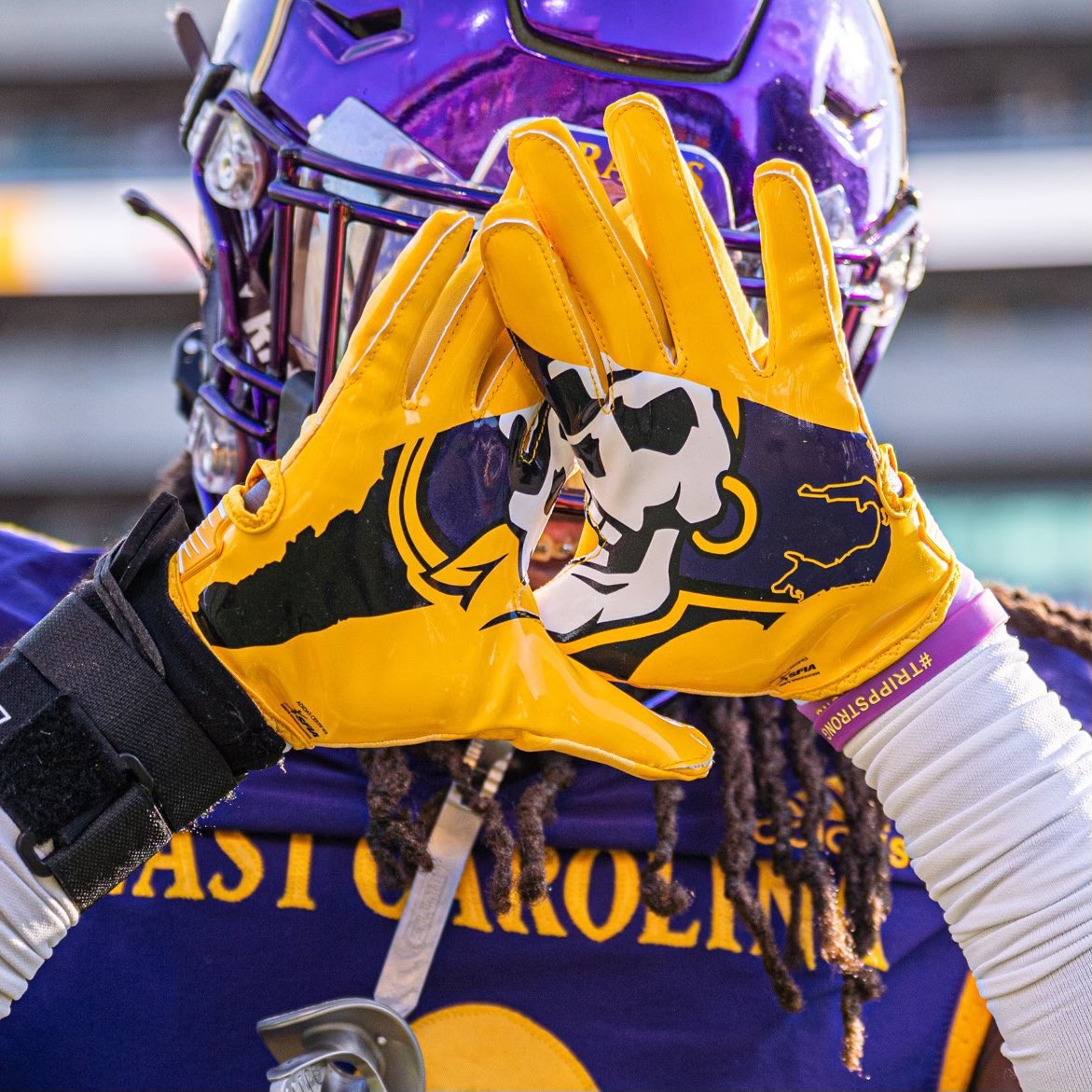 I will be at junior day this Saturday. Excited to check out the program. Thank you <a href="/CoachJulesM/">Coach Jules Montinar</a> <a href="/ECUPiratesFB/">ECU Football</a> @ECUCoachHouston @SGasperECU <a href="/FootballGibbons/">Cardinal Gibbons Football</a> <a href="/Redskins32/">Matt DuBuc</a> <a href="/MattKnick/">Matt Knick</a> <a href="/larryblustein/">Blustein Recruiting</a> <a href="/TheCribSouthFLA/">Frank Tucker</a> @MohrRecruiting <a href="/Andrew_Ivins/">Andrew Ivins</a>