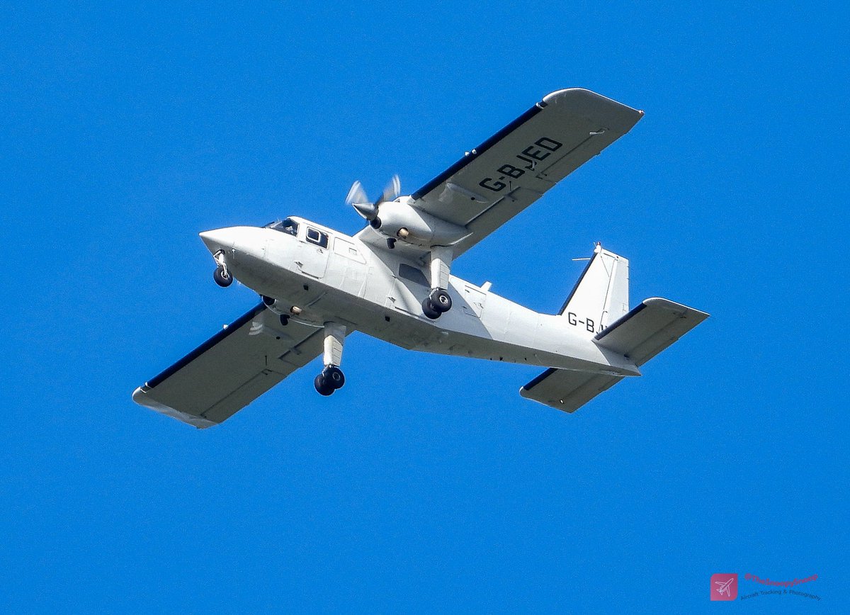 TheSnoopySnoop's tweet photo. Back garden shot, passing over my house today at 3,216ft

#FRA33 Britten Norman BN-2T Islander G-BJED
Operated by Draken Europe

#AvGeek #planespotting @draken_europe #aviationphotography #nikonphotography #aviation https://t.co/zcTnhqG0ua
