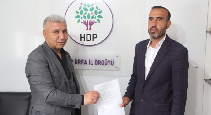 AKP'liler tarafından ailesi katledilen ve  3 yıldır Adalet Nöbeti’ni sürdüren Ferit Şenyaşar,  HDP'den milletvekili aday adayı oldu. Şenyaşar ailesi sadece kendi ailesi için değil tüm adalet arayanlar için HDP'den aday gösterilmesi önemlidir.