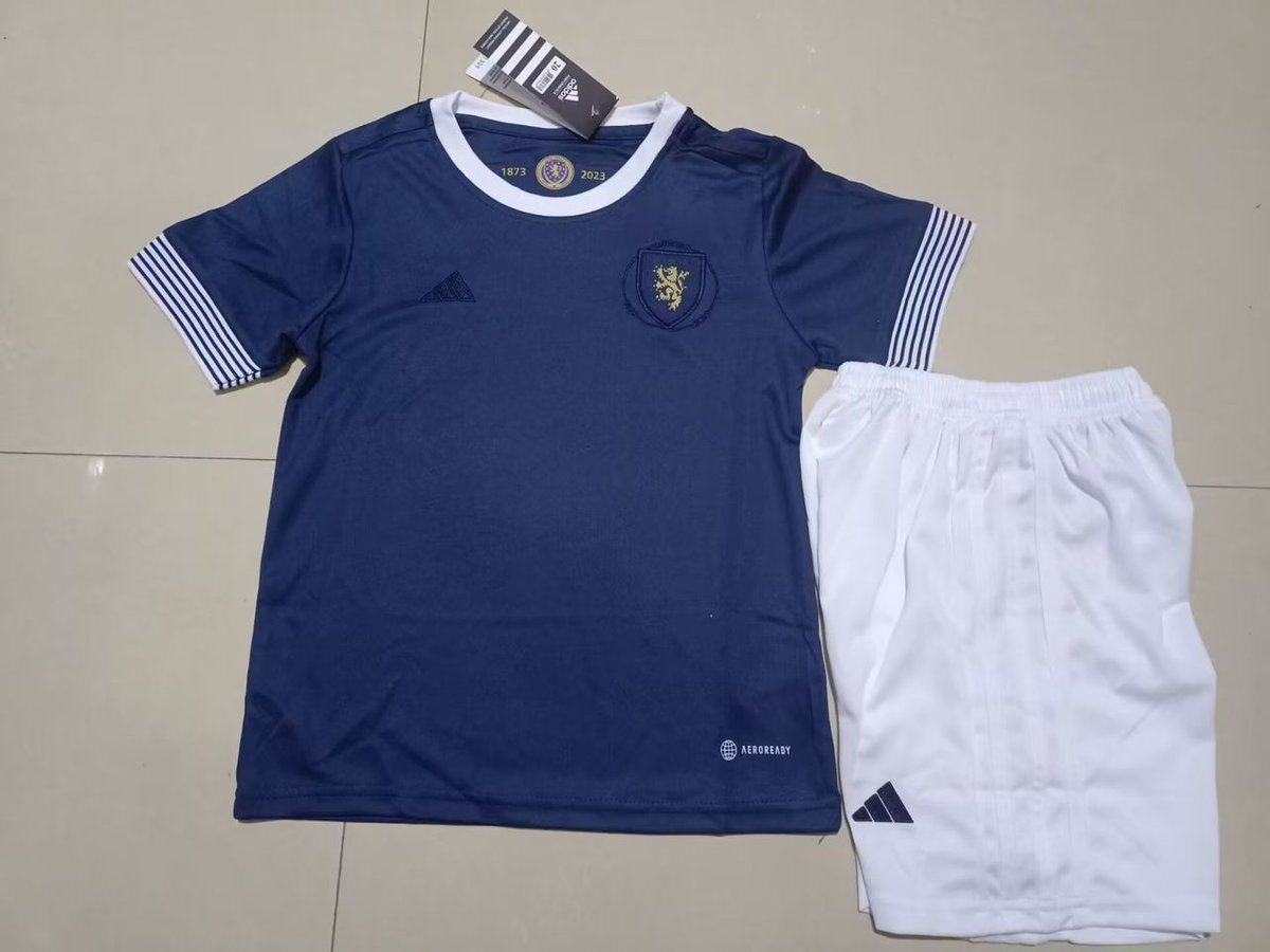 gallery_legends's tweet photo. Both tops now available from age 3 to 4XL , ages 3-14 come with shorts ⚽️ https://t.co/vr3aTdUBy4