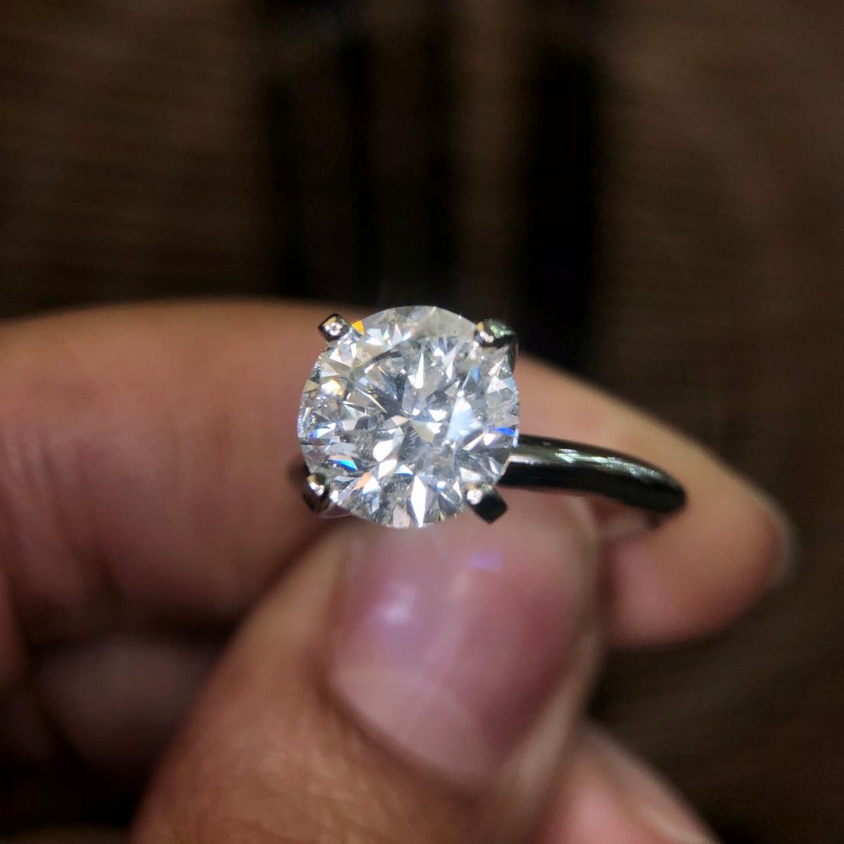 VanAdamsJeweler's tweet photo. The start of something new…💍 

Spring is the perfect time to propose! Stop in to see our selection of diamond engagement rings. 🌼✨ https://t.co/nKTBbHLbes