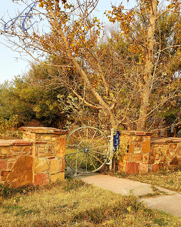 ArtizenP's tweet photo. Why WYO: Did you know that in Wyoming, anyone found leaving a fence gate open is legally subject to a fine of up to $750?
#WeirdLaws #WhyWyo #ArtizenPhoto https://t.co/9QdWoHyObA