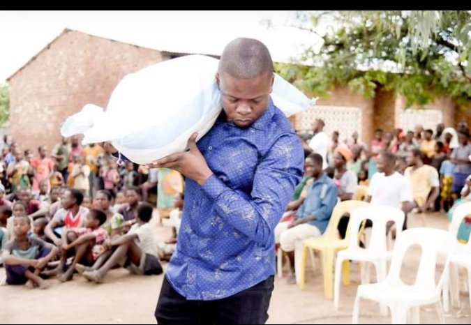 Gentlemen , to say the truth mkuluyi mdi akamuna , I love his Confidence ,his calmness , his love for people . Prophet Major 1 maulemu anu.