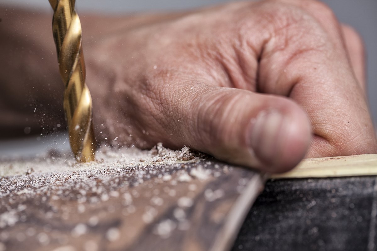It starts with the finish ✨ 

To create the best sounding tone, be it crisp &amp; bright or warm &amp; dark, our specialist team chooses from over 20 different varieties of veneer to deliver the perfect pitch.

#britishdrumco <a href="/Guild_MasterC/">The Guild of Master Craftsmen</a> #madeinbritain #drumkits #drums #snaredrum