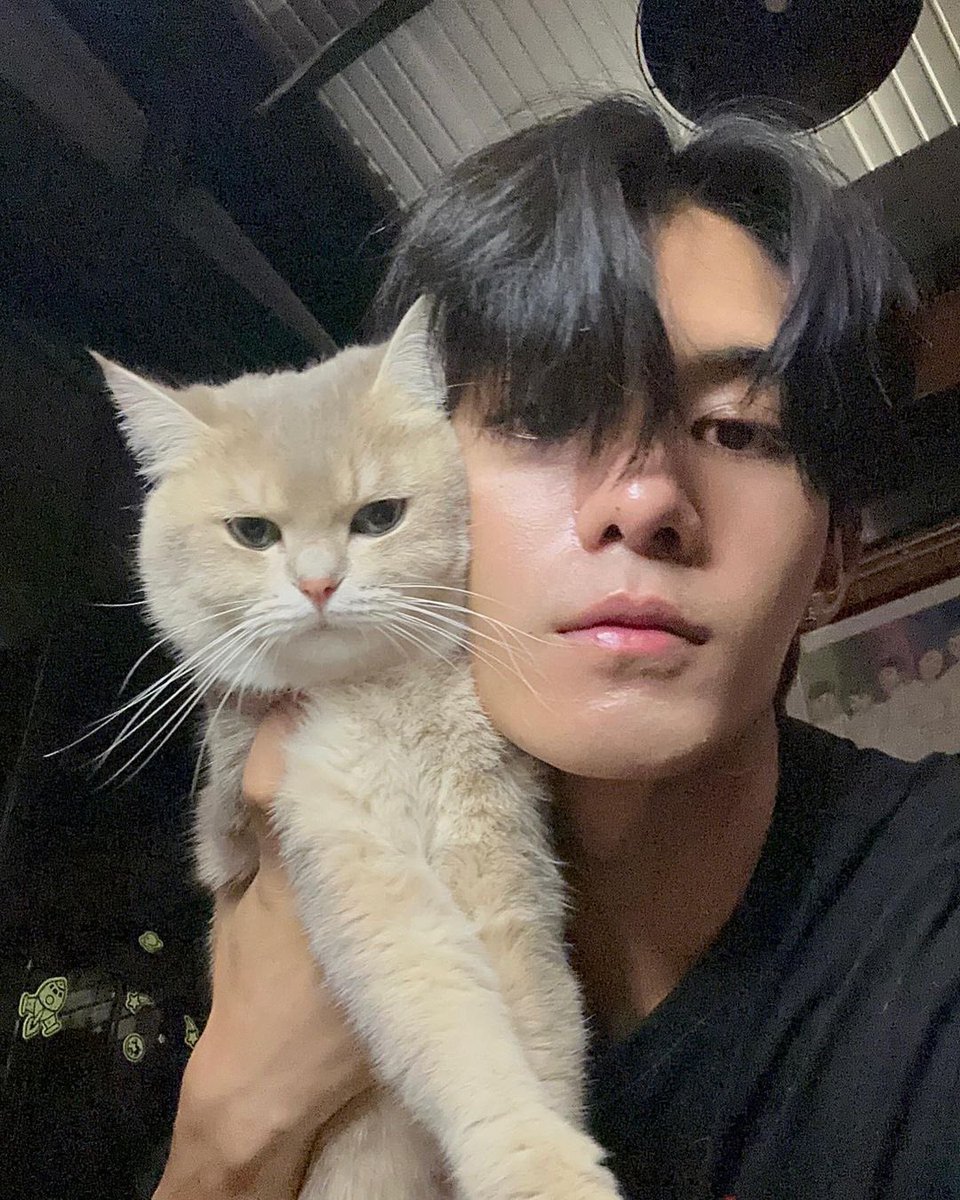 NetJamesWorld's tweet photo. [22.03.2023]
IG : net_siraphop

Like father,like son 🐱
🖤https://t.co/uRjDEBSt6L 

#netsiraphop 
#chuchuboi https://t.co/5STzvxVu78