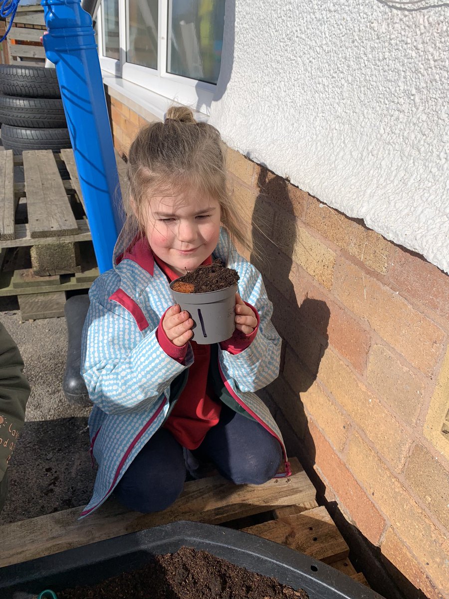 MorfaRhianedd's tweet photo. Gwaith rhif yn yr ardal tu allan yr wythnos hon i’r Dobarth Meithrin. #cyfricywir 
Our numeracy task in the outdoor area this week for Nursery pupils. #clevercounting https://t.co/MTu11g72to