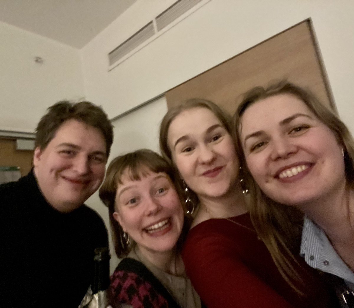 EmiliaUljas's tweet photo. Voi vitsi, olipa ihana EU-nuorisokonferenssi! Oli hauskaa kuulla, kuinka paljon Suomea arvostetaan eurooppalaisella kentällä. 

EU-asiat tulee koko ajan lähemmäksi sydäntä 🇪🇺💛 https://t.co/jcml2RKuzT