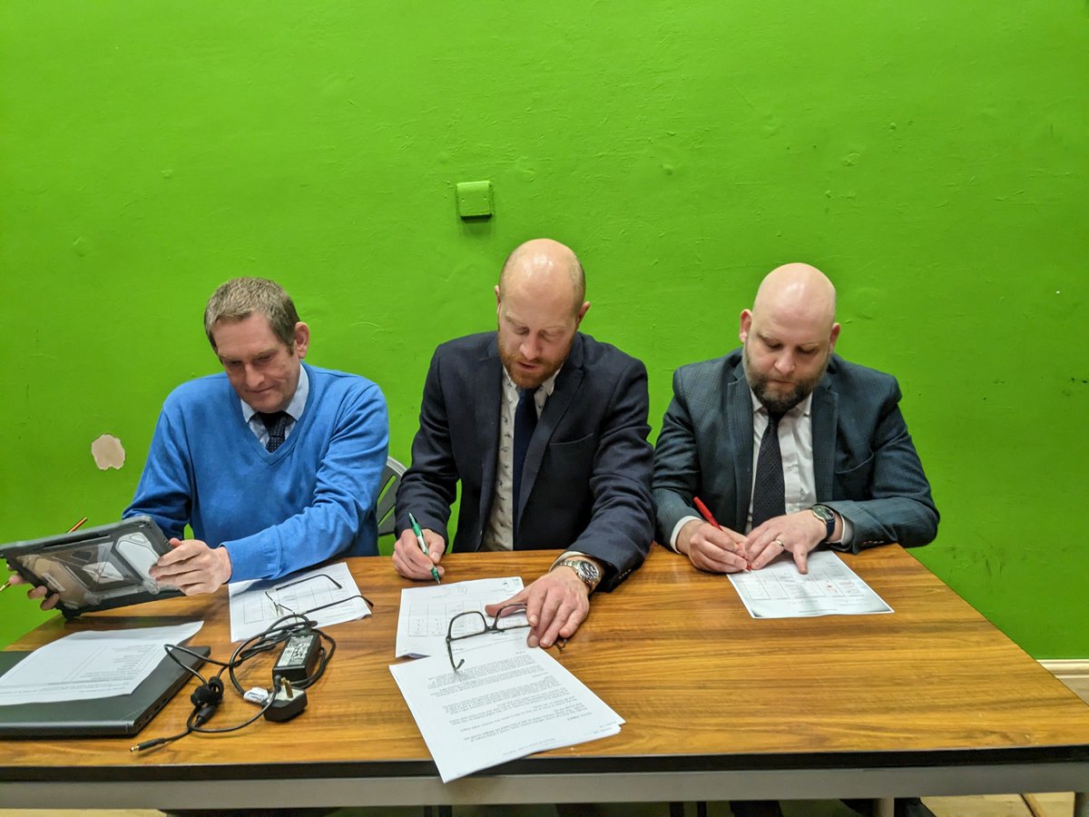 York House English tweet media