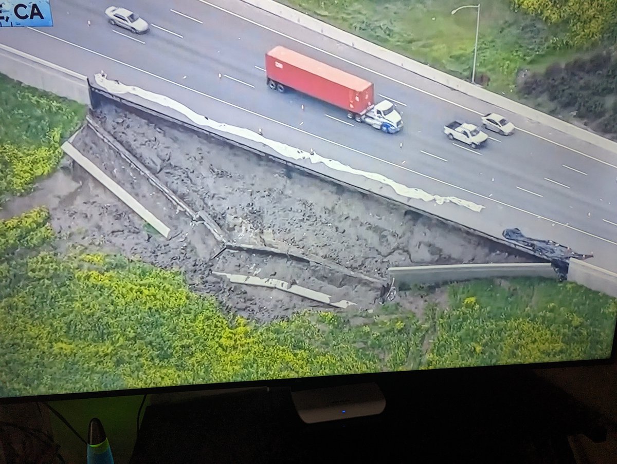 Hi <a href="/CaltransHQ/">Caltrans HQ</a> this is a barrier misused as a "retaining wall" - hopefully better techniques will be used in its replacement. Thanks for the demonstration on the value of all the missing elements!