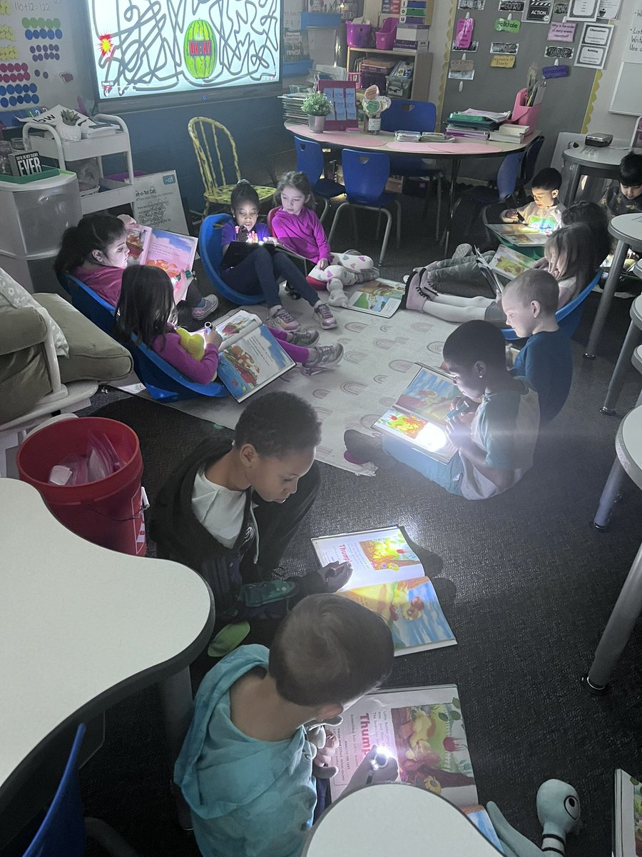 Mrs_Danosky's tweet photo. Wonderful Wednesday began with some "Buddy Reading" today in first grade! We love using flashlights, scoop chairs, pillows, and stuffed animals to read! #MarchReadingMonth #ErvingSkyhawks #WhyWBSD 💜 https://t.co/DZukUXHimt