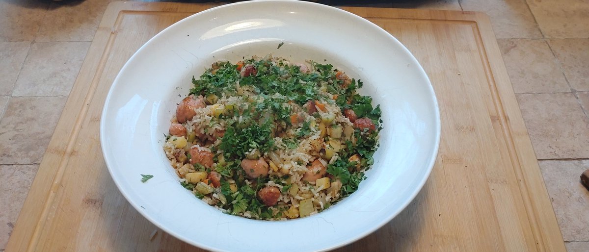 petterin1's tweet photo. #friedrice #paistetturiisi #stektris #kyssäkaali #kålrabbi #knölselleri #juuriselleri #porkkana #morot #zucchini https://t.co/I66W8p2rYn