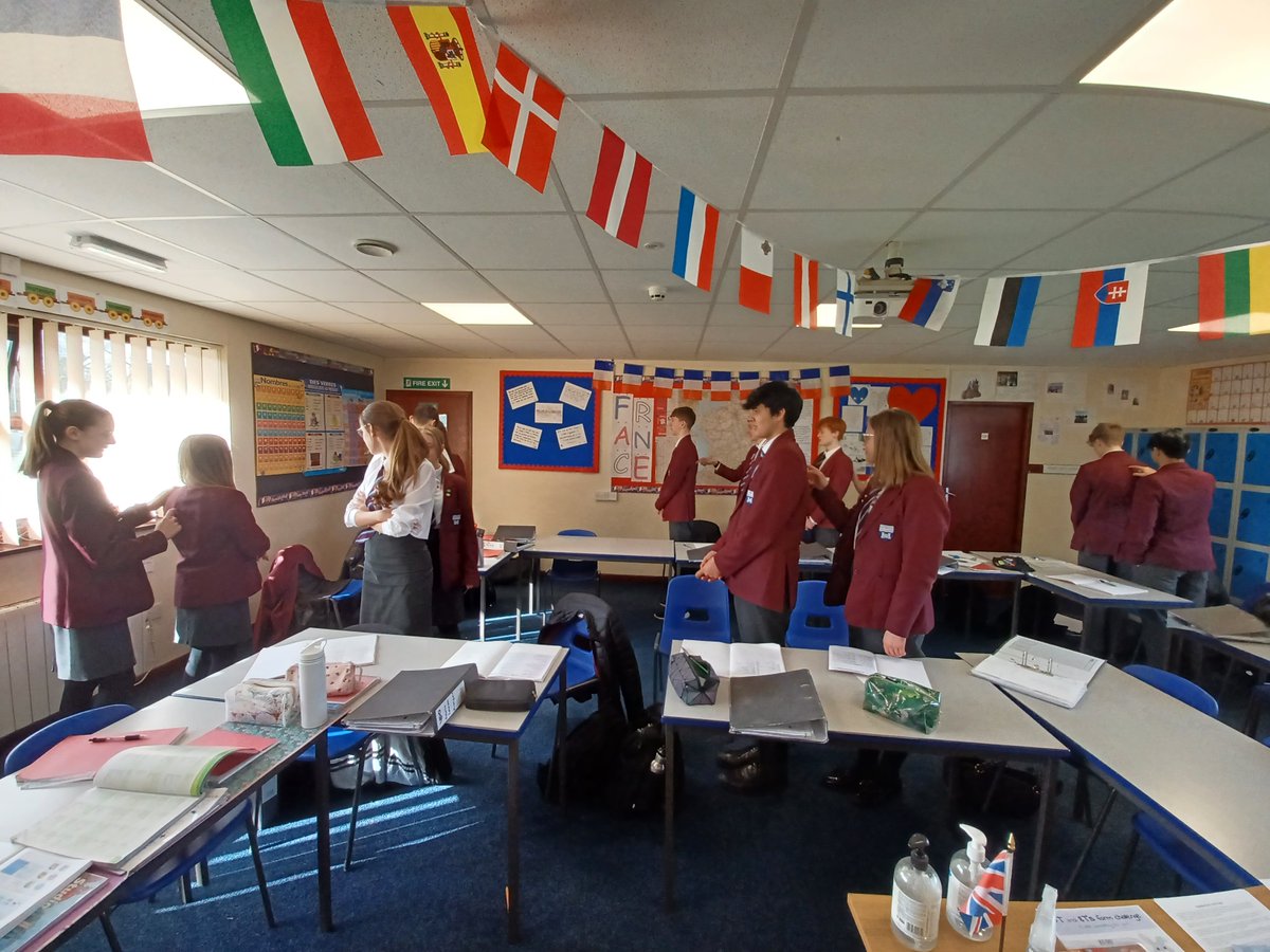 SGSMFL's tweet photo. #SGSYear10 practising numbers in French by drawing them on their partner's back for them to guess.
Great fun by all! #SGSMFL #SGSDifference https://t.co/Di4mykj1Aw