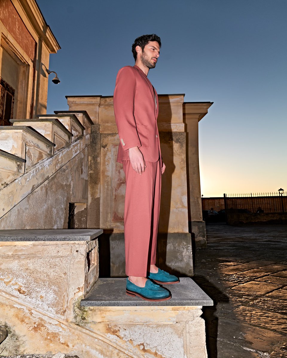 Fabi_Shoes's tweet photo. Il mocassino Alex in camoscio pregiato rappresenta il tratto distintivo della collezione uomo SS23. Un pezzo iconico, con l'elemento innovativo della costruzione brevettata Fabi Flex Goodyear 102 che offre comfort e leggerezza senza eguali.
#fabishoes https://t.co/sVwSCPMFeD