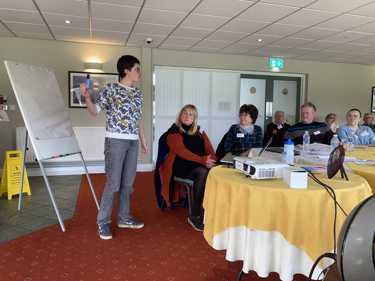 Papurau Bro (@papuraub) on Twitter photo Diolch Lowri am sôn mwy am y gwefannau bro sydd yn bodoli law yn llaw â’r papurau bro <a href="/Bro__360/">Ymbweru Bro</a> Diolch Lowri am sôn mwy am y gwefannau bro sydd yn bodoli law yn llaw â’r papurau bro <a href="/Bro__360/">Ymbweru Bro</a>