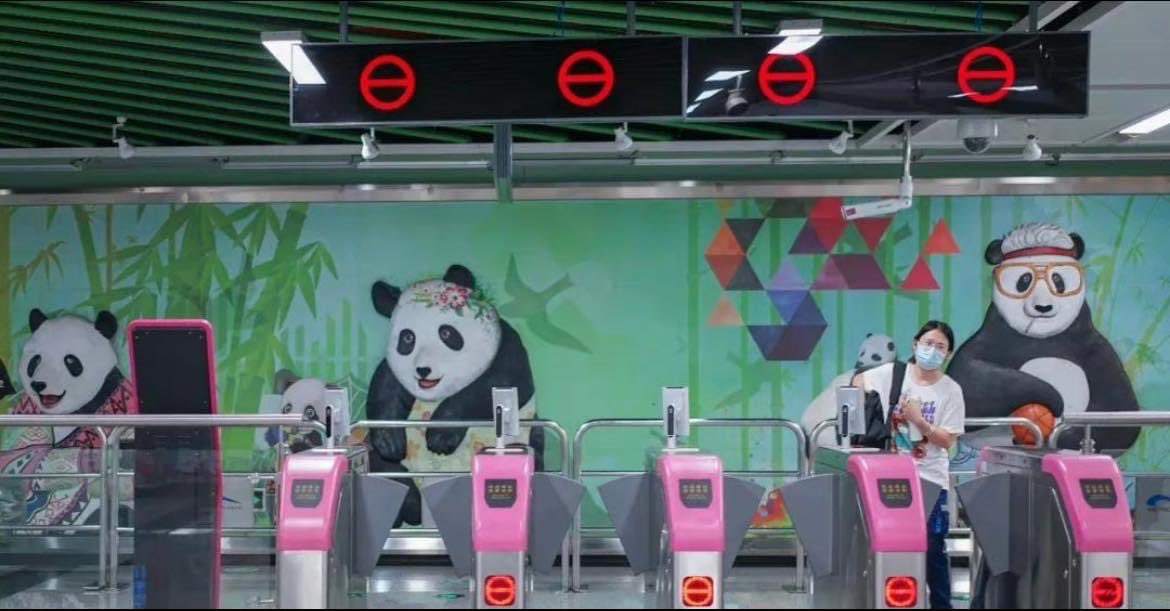 Chengdu_City's tweet photo. Panda 🐼 elements inside Chengdu’s subway station 🚇 
#panda #subway #Chengdu https://t.co/Nj1A9BavSn