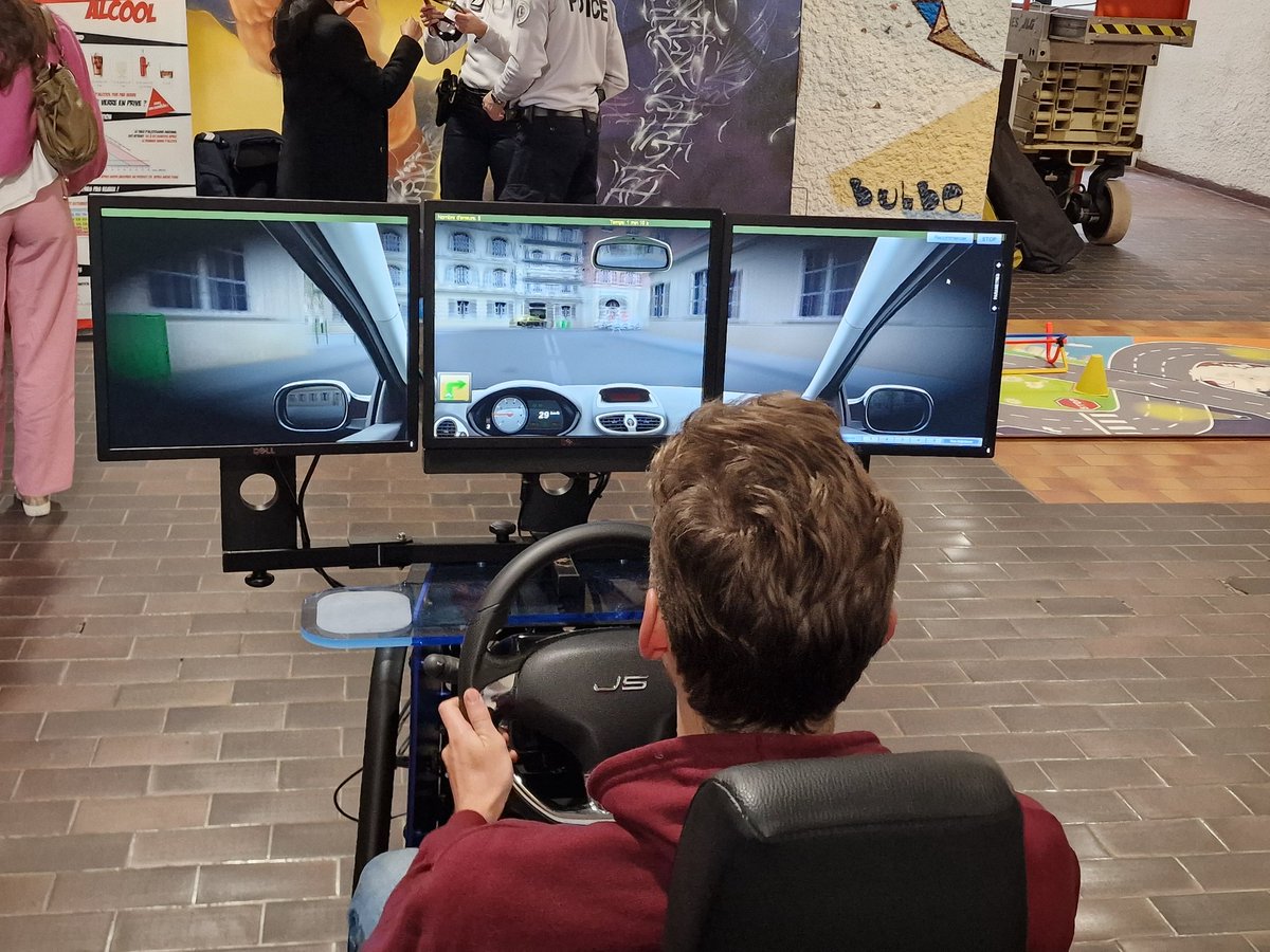 PoliceNat95's tweet image. Pour cette 22ème édition du Salon de l'🚗 qui se déroule à l' #Essec #Cergy, nos 👮 du bureau #prévention @PoliceNat95 sont présents pour aborder la thématique de la #SécuritéRoutière.

▶️❓️sur les risques et l'alcool
▶️ Simulateur de conduite
▶️ #ConduiteAvecFacultésAffaiblies