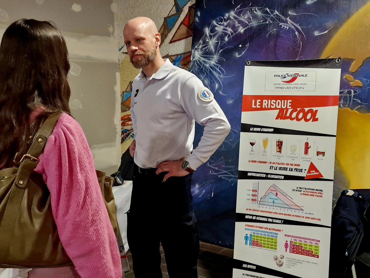 PoliceNat95's tweet image. Pour cette 22ème édition du Salon de l'🚗 qui se déroule à l' #Essec #Cergy, nos 👮 du bureau #prévention @PoliceNat95 sont présents pour aborder la thématique de la #SécuritéRoutière.

▶️❓️sur les risques et l'alcool
▶️ Simulateur de conduite
▶️ #ConduiteAvecFacultésAffaiblies