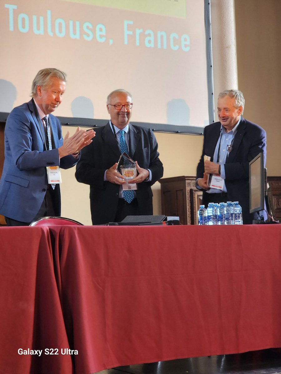 And the lifetime achievement award goes to the outstanding Spanish Geriatrician Leocadio Rodriquez Mañas!