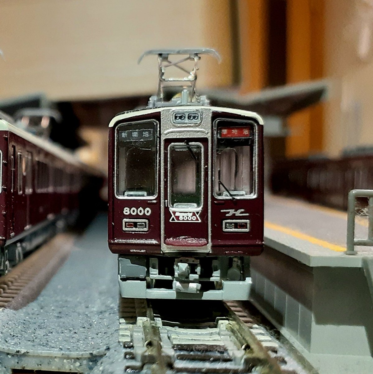 niconico23300's tweet photo. 今日は、午後から久々にメモリアル8000の加工を進めました。
いろいろ製作所さんの床下機器パーツを取り付けて、レールクラフト阿波座さんのステップとタイフォンカバーも付けました。
#阪急電鉄 #阪急電車 #8000系 #8000F #メモリアル8000 #電車 #鉄道 #鉄道模型 #Nゲージ #鉄道コレクション #鉄コレ https://t.co/qtjEot74Fj
