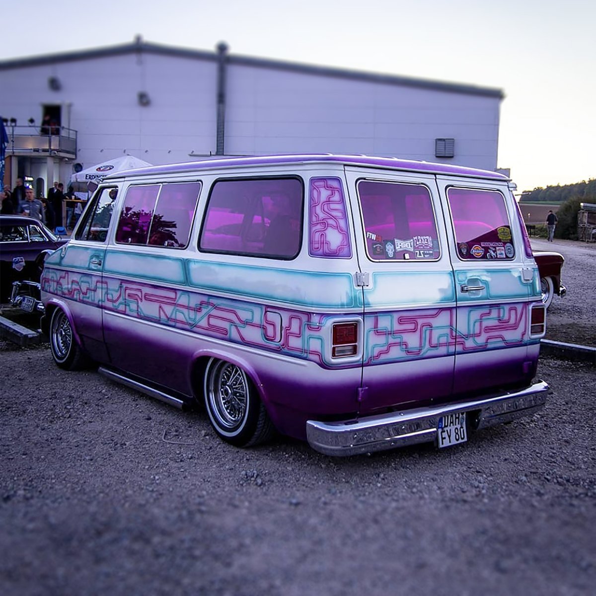 _VanCult_'s tweet photo. Happy Window Van Wednesday!
..
#tagthevan #tagtheowner #tagthephotographer
..
#windowvanwednesday #van #boogievan #customvan #windowvan #wednesday #vanwindows #chevy #chevyvan #beauville #sidewindows #van #vannin #customvan #showvan #vanporn #vanlife #vancult #getinandgetiton https://t.co/nXDH9tFEzD