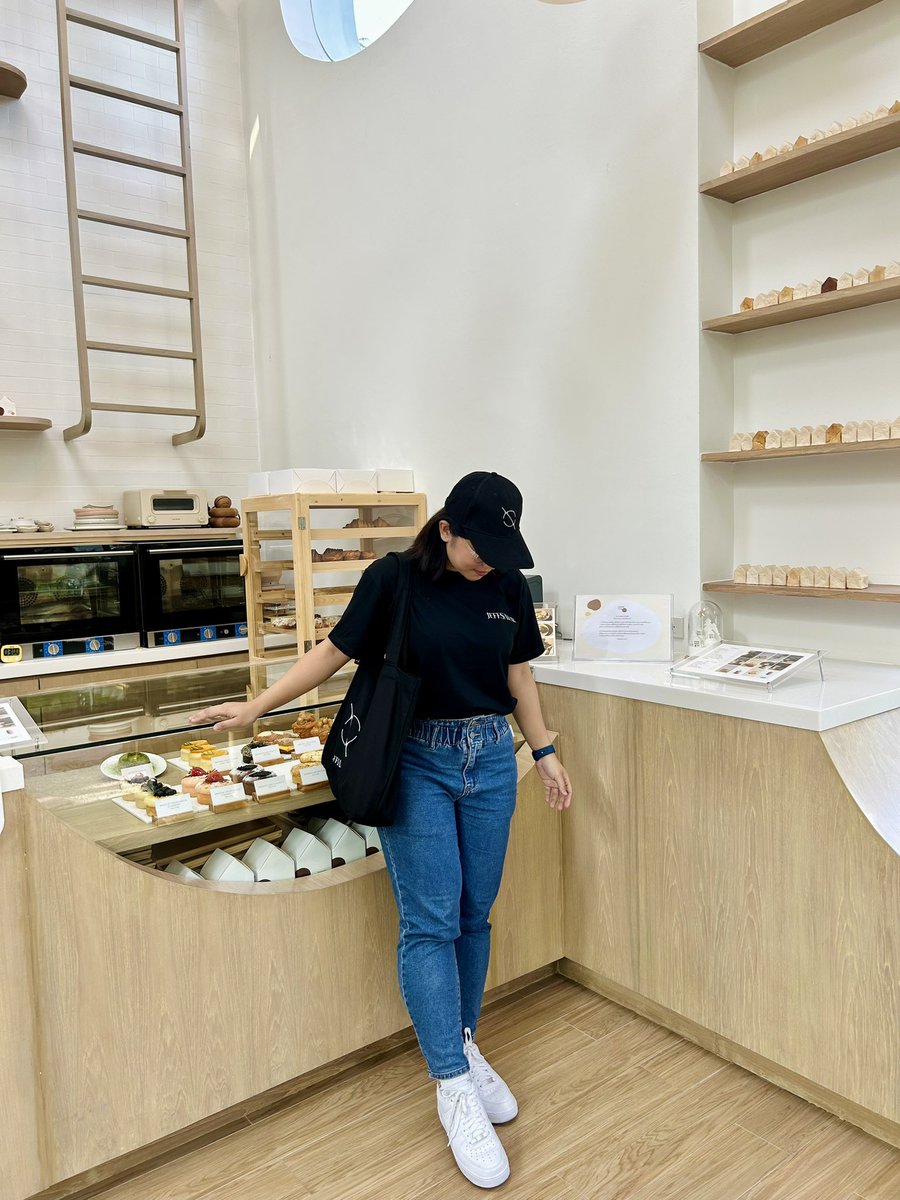 seint_sweet's tweet photo. today……. 🍰👽🪐✨ #WujuBakery #JeffBarcode #JEFFSATUR
#BarcodeTin #JeffBarcodeWujuBakery #JeffSaturLiveOnSaturn #JeffSaturFirstSoloConcertBKK 
#Saturdayss https://t.co/uW9DqwzTWF