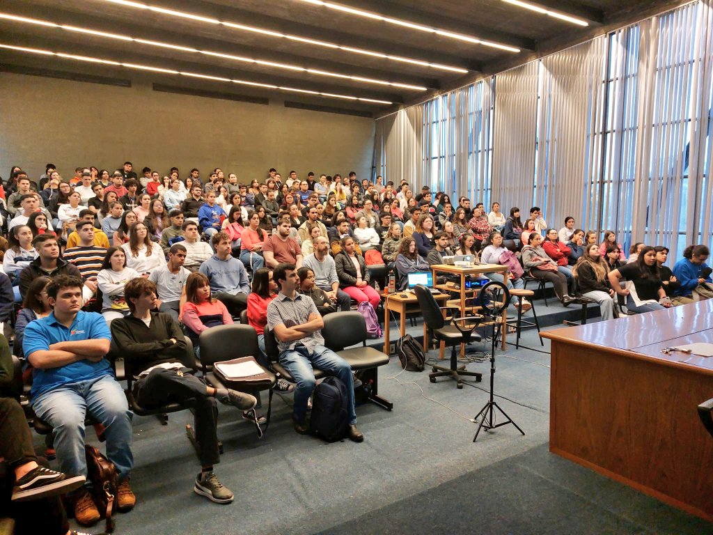 cfe_anep's tweet photo. AHORA | Presentación del Plan de @TrayectoriasCFE en el marco del curso propedéutico, para la generación 2023. #CulturaCFE @ANEP_Uruguay https://t.co/3RgCaI2A0C