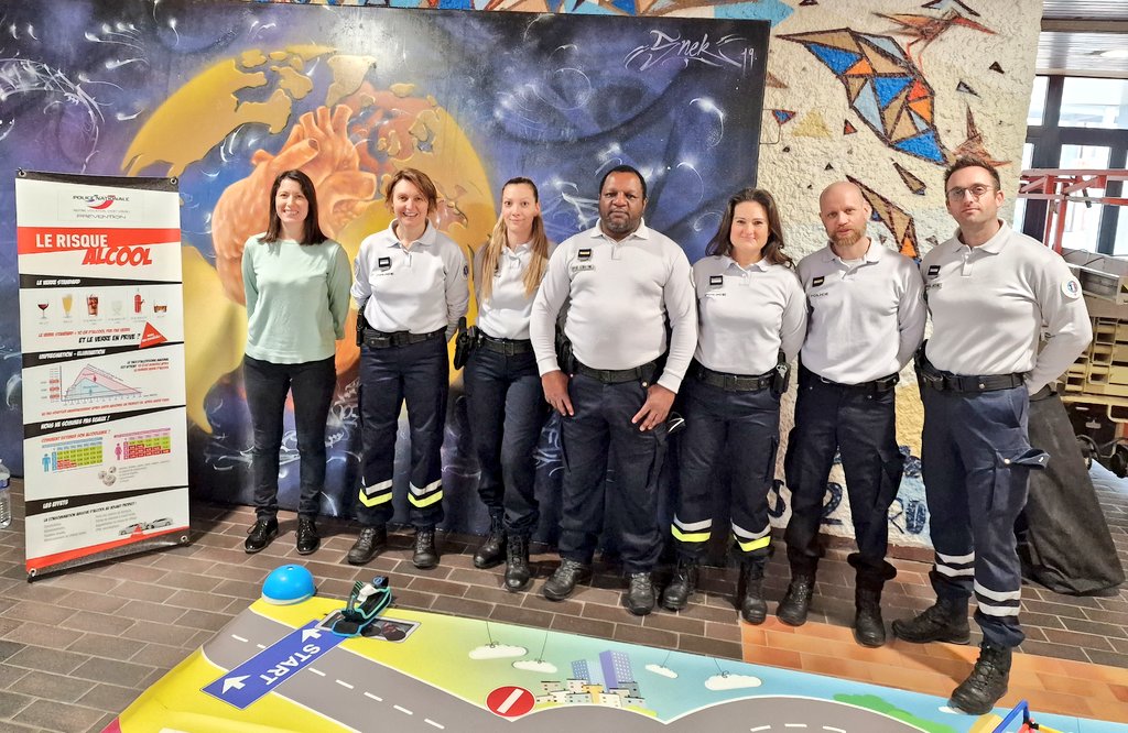 PoliceNat95's tweet image. Pour cette 22ème édition du Salon de l'🚗 qui se déroule à l' #Essec #Cergy, nos 👮 du bureau #prévention @PoliceNat95 sont présents pour aborder la thématique de la #SécuritéRoutière.

▶️❓️sur les risques et l'alcool
▶️ Simulateur de conduite
▶️ #ConduiteAvecFacultésAffaiblies