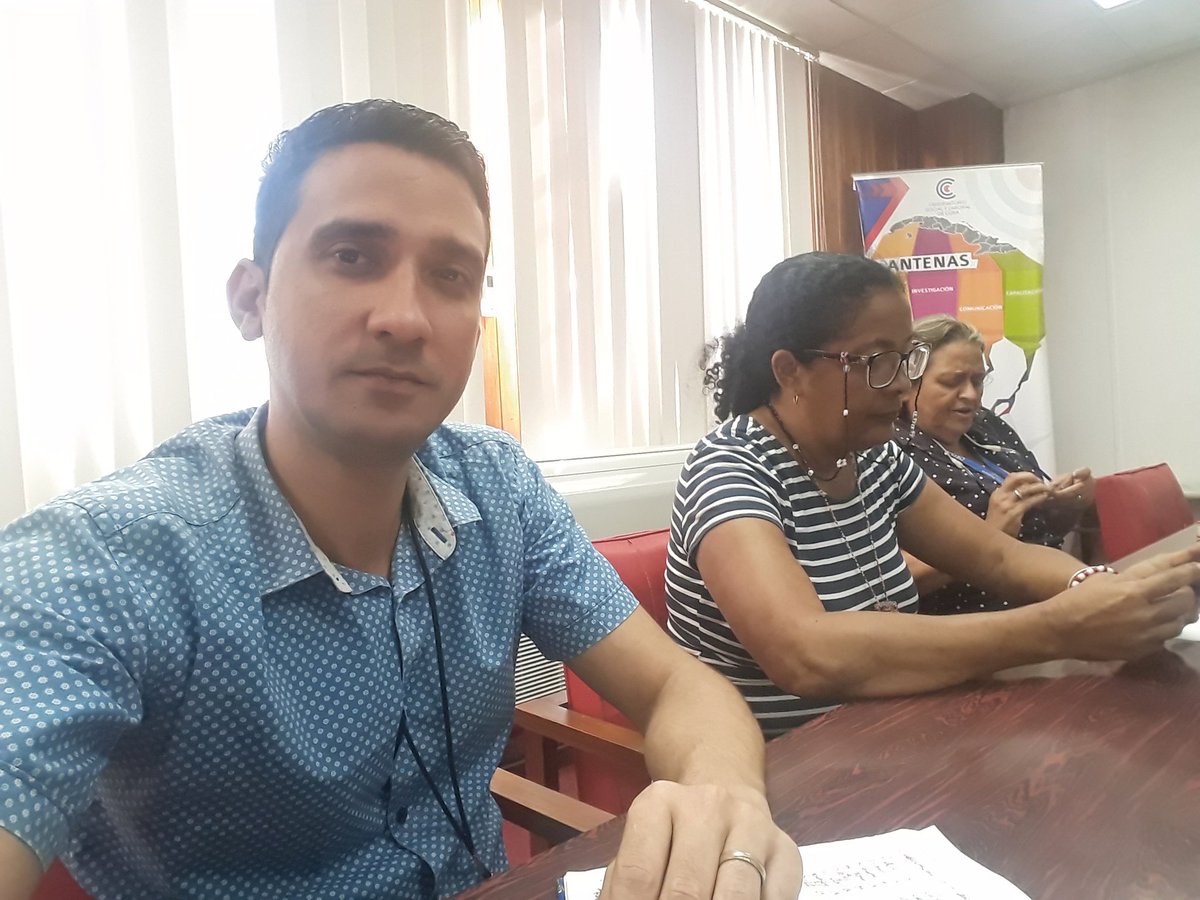 BenitoReyGonza1's tweet photo. En desarrollo videoconferencia del #INASS_CUBA con todas las filiales provinciales en el @MTSS_CUBA aclarando dudas y capacitando a especialistas y directores.
@Grabiel920328 @VMarlenGarcia @OrtegaPenalver @DinorahVento @MartaEFeito @PresidenciaCuba https://t.co/YKapdM5faO