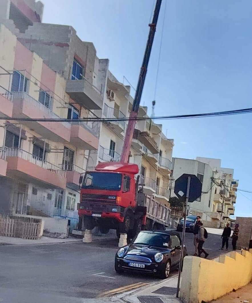 Inknights1's tweet photo. Health and Saftey Maltese edition 🇲🇹 https://t.co/51mVVag4hQ