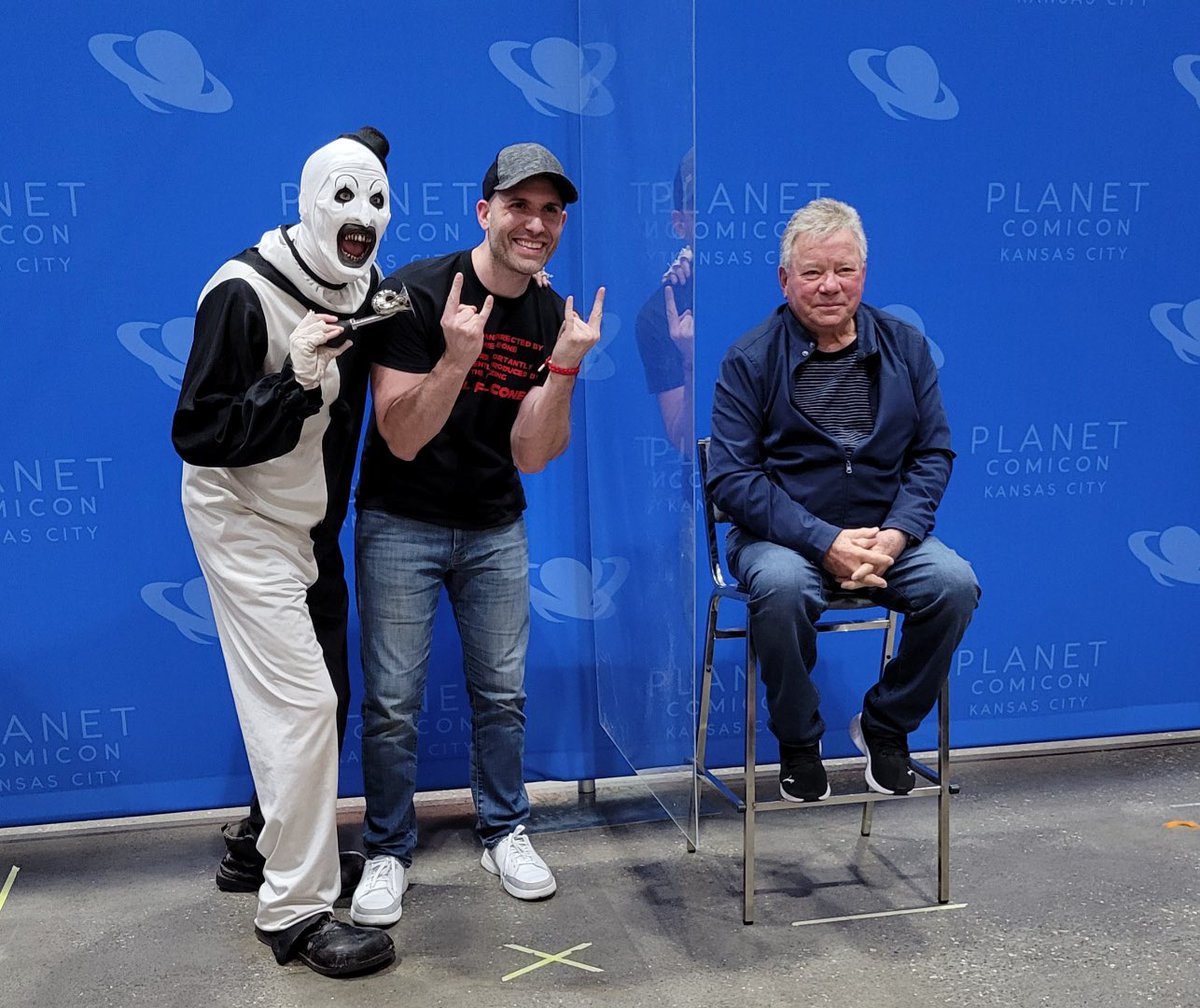 damienleone's tweet photo. Happy birthday to @WilliamShatner 🎂 🎉🥳 When he saw Art the Clown he laughed and said “Oh, that’s wild. Harlequin!” Then I finally got to tell him he’s in my favorite Twilight Zone episode ever - Nick of Time 👹 🪙  #awesome #arttheclown #terrifier #WilliamShatner https://t.co/dpO0LNUJpD