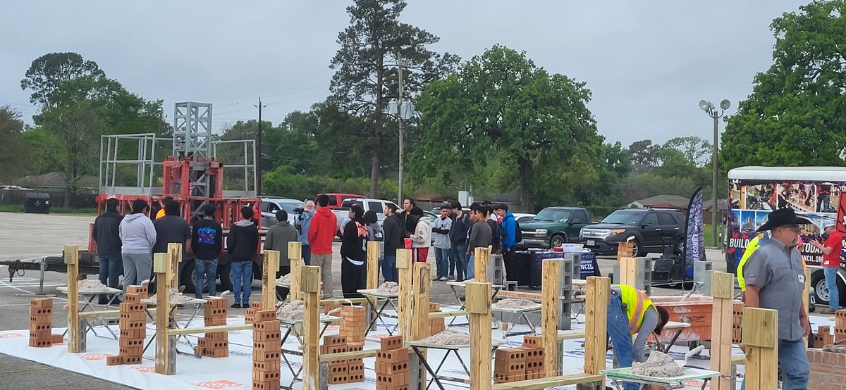 CoachPearce2's tweet photo. @SpringWoodsHigh and @northbrookhigh working together with #masonryrocks. This is what @cte_sbisd is all about. https://t.co/v5GZaLs4Gy