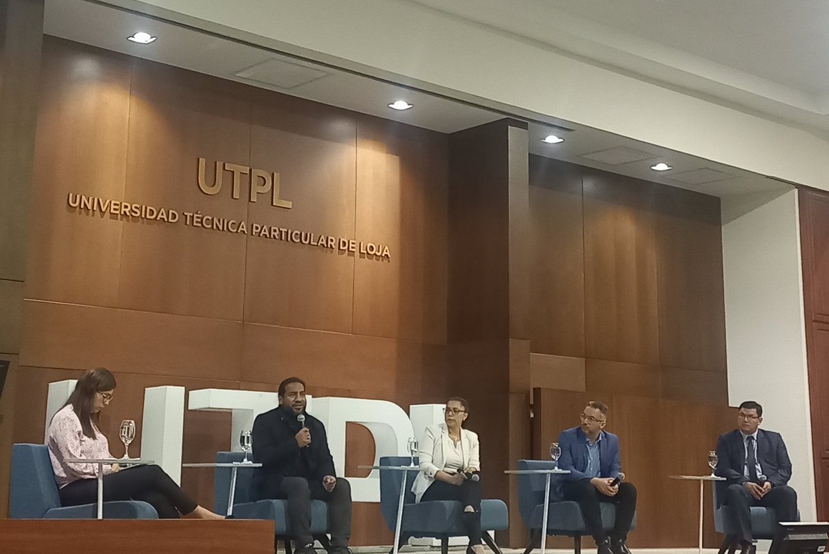 Gamiz's tweet image. Dialogando sobre la disrupción de la Inteligencia Artificial en la Educación #UTPLfuturo @utpl
