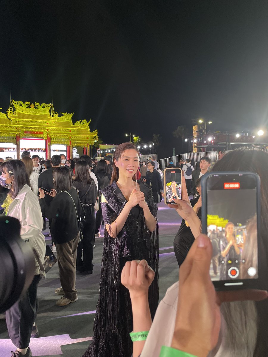Ramirez_pser's tweet photo. 2023台北時裝週開幕式辦在台南南鯤鯓代天府，開場表演的是有104年歷史的本淵寮朝天宮金獅陣。

賴清德見到夾道歡迎的朝天宮夥伴，直接走上前握手握到86歲的郭耀麒老師傅，連名字都馬上叫出來。

不愧是台南老市長。 https://t.co/w8CFiU9FMX