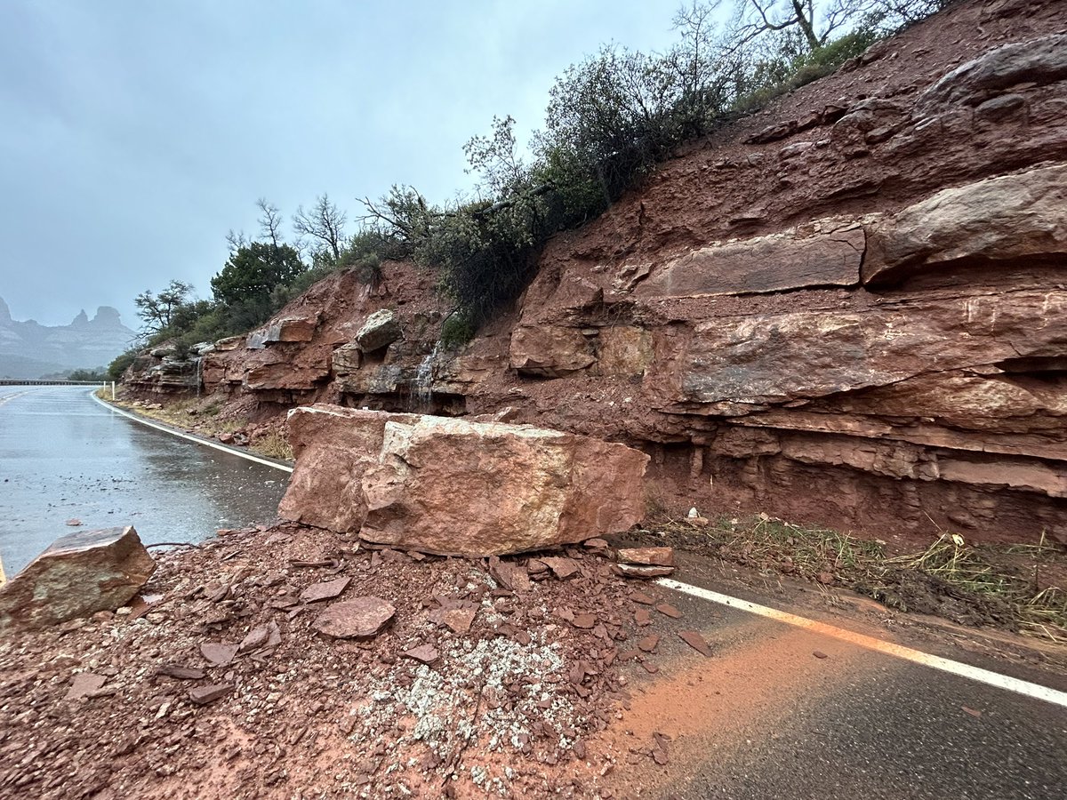 89A CLOSURE: This is why 89A is shutdown in both directions between Sedona and Flagstaff. No estimated reopening time yet.

#azfamily