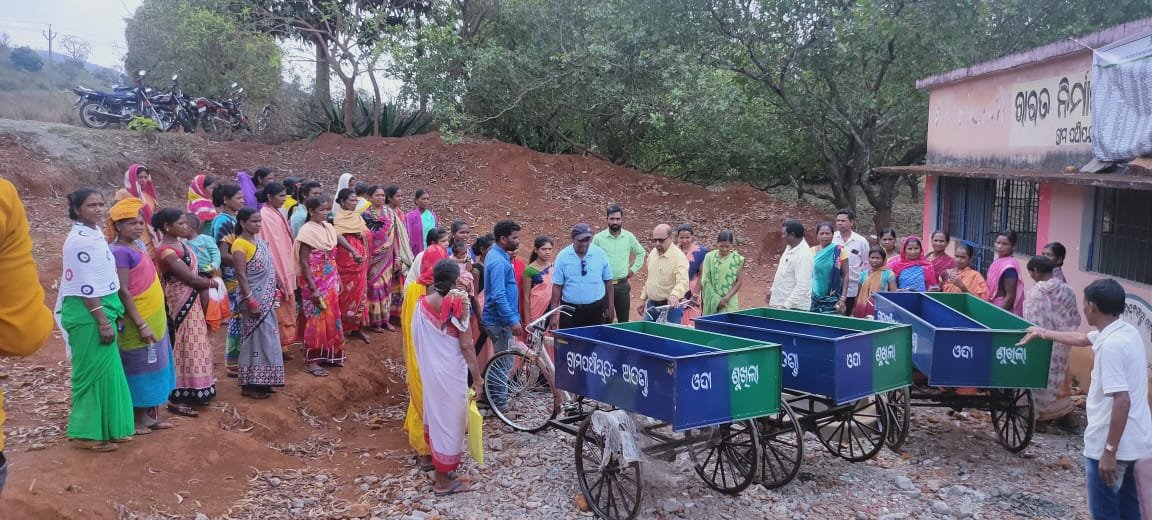 ZP_Koraput's tweet image. Distribution of Tri-Cycles by BDONandapur block to the WSHGs for doortodoor plastic &amp;amp;NonBiodegradable wastecollection in different villages ofAtanda GP for ensuring ZerowasteVillages.
#wealthfromwaste
#refusereducereuse&amp;amp;recycle
@dmkoraput @PRDeptOdisha
@sbmodisha  @swachhbharat