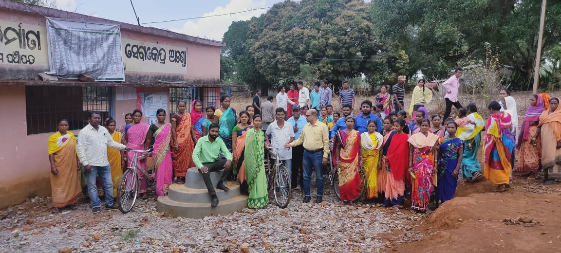 ZP_Koraput's tweet image. Distribution of Tri-Cycles by BDONandapur block to the WSHGs for doortodoor plastic &amp;amp;NonBiodegradable wastecollection in different villages ofAtanda GP for ensuring ZerowasteVillages.
#wealthfromwaste
#refusereducereuse&amp;amp;recycle
@dmkoraput @PRDeptOdisha
@sbmodisha  @swachhbharat