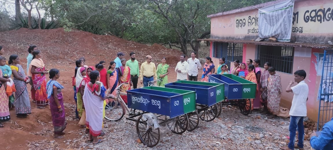 ZP_Koraput's tweet image. Distribution of Tri-Cycles by BDONandapur block to the WSHGs for doortodoor plastic &amp;amp;NonBiodegradable wastecollection in different villages ofAtanda GP for ensuring ZerowasteVillages.
#wealthfromwaste
#refusereducereuse&amp;amp;recycle
@dmkoraput @PRDeptOdisha
@sbmodisha  @swachhbharat