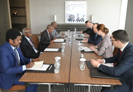 hawelti's tweet photo. #Eritrea's delegation composed of Foreign Minister Osman Saleh &amp; Pre. Adviser Yemane G/ab held extensive meeting with Russian FM, Sergey Lavrov, in Sochi today.  The two sides had friendly &amp; comprehensive discussions spanning bilateral ties as well as regional/global developments https://t.co/3TnQHtRBbV