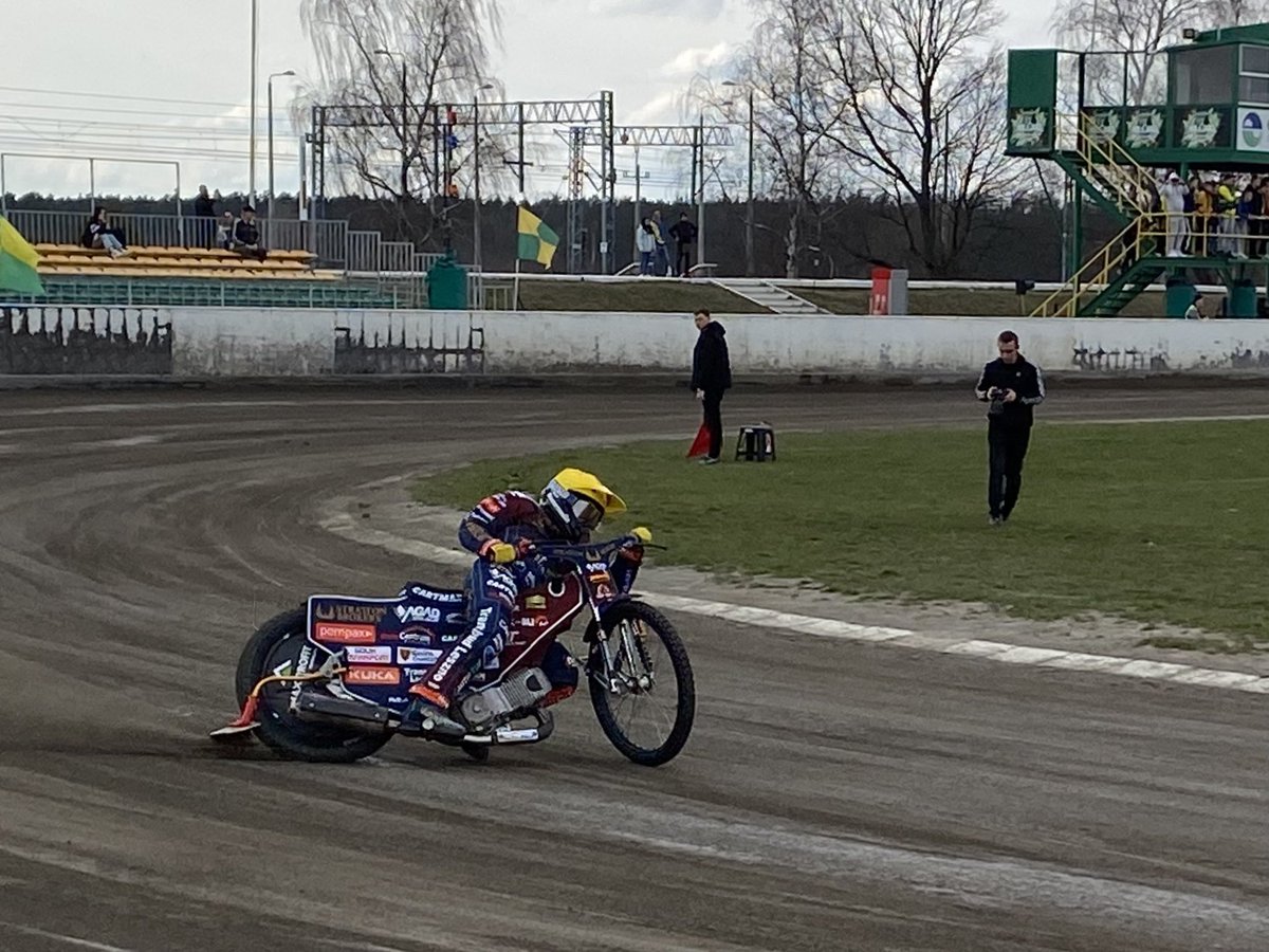 Metalika Recycling Kolejarz Rawicz (@kolejarzrawicz) on Twitter photo Na Florku trwa właśnie trening z wyśmienitymi gośćmi z Lublina i Gorzowa. Jeszcze możecie wlecieć i poczuć atmosferę przed ligową rywalizacją. Szersza fotorelacja już wkrótce na naszym fb. #RKSKolejarz <a href="/motorlublinpgee/">ORLEN OIL Motor Lublin</a> <a href="/StalGorzow1947/">Stal Gorzów</a> Na Florku trwa właśnie trening z wyśmienitymi gośćmi z Lublina i Gorzowa. Jeszcze możecie wlecieć i poczuć atmosferę przed ligową rywalizacją. Szersza fotorelacja już wkrótce na naszym fb. #RKSKolejarz <a href="/motorlublinpgee/">ORLEN OIL Motor Lublin</a> <a href="/StalGorzow1947/">Stal Gorzów</a>