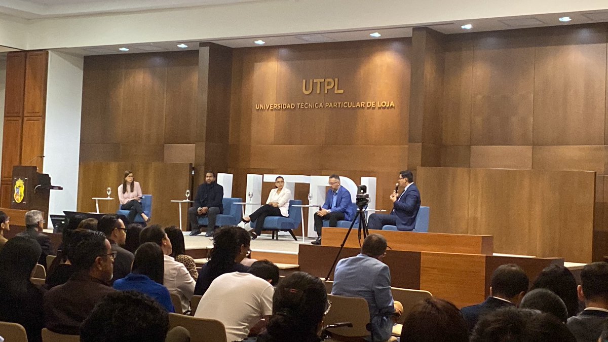 DannyJav24's tweet image. "Transformación digital de los procesos de enseñanza y de investigación por medio de la innovación tecnológica " #UTPLFuturo