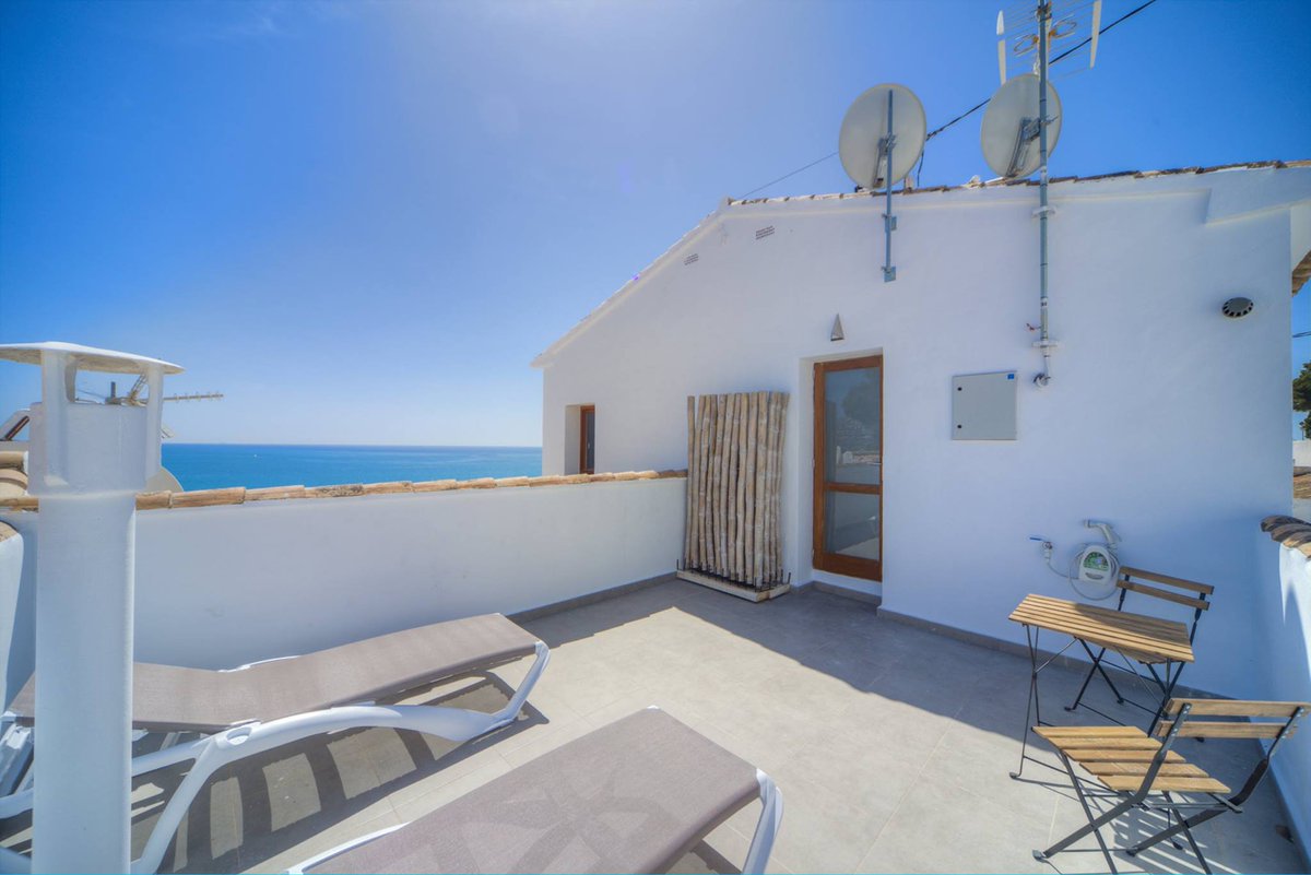Uno de los más grandes placeres de alojarse en nuestro mimar urban altea: una buena sesión de sol desde nuestra pintoresca y acogedora terraza, al tiempo que contemplas el Mediterráneo en estado puro...

#VacacionesEnAltea #ApartamentosAlquilerVacacionalAltea