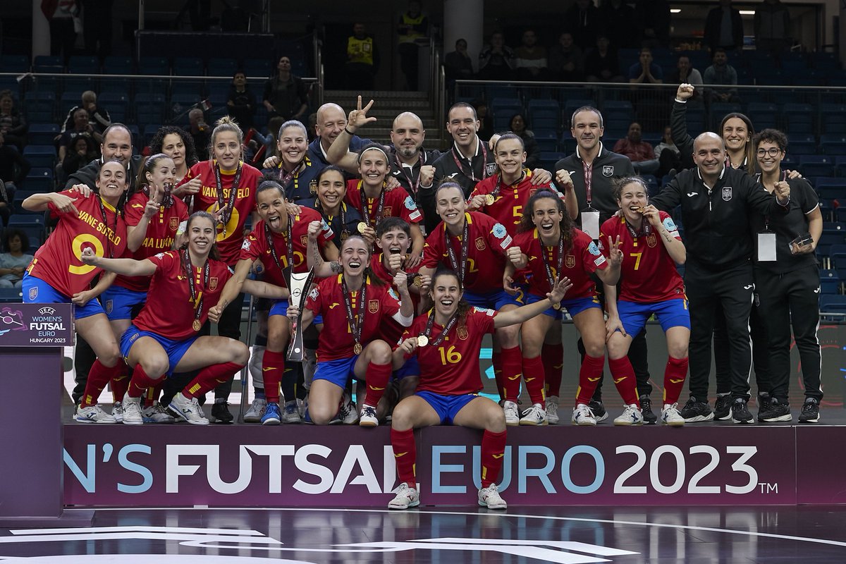 Ajuntament de Bagà (@ajuntament_baga) on Twitter photo ⚽️ Clàudia Pons s'ha proclamat per tercera vegada consecutiva campiona d'Europa amb la selecció espanyola de futbol sala.
👉 L'equip comandat per l'entrenadora de #Bagà va vèncer en la final amb Ucraïna.
🏅 L'<a href="/Ajuntament_Baga/">Ajuntament de Bagà</a> vol felicitar a la Clàudia per aquest nou èxit. ⚽️ Clàudia Pons s'ha proclamat per tercera vegada consecutiva campiona d'Europa amb la selecció espanyola de futbol sala.
👉 L'equip comandat per l'entrenadora de #Bagà va vèncer en la final amb Ucraïna.
🏅 L'<a href="/Ajuntament_Baga/">Ajuntament de Bagà</a> vol felicitar a la Clàudia per aquest nou èxit.