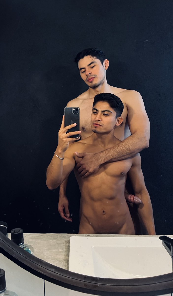 NelsoGarcia3's tweet photo. Así de duro terminó @AlexMalMtz por andar de empalagoso con migo después de la ducha 🙊

Rt si le ayudas con su ereccion https://t.co/FshLEC6srx