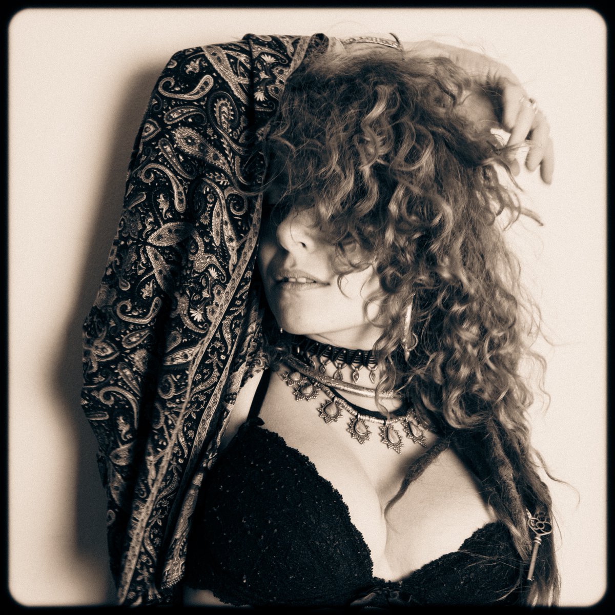 BrookesPics's tweet photo. More of my creative muse and collaborator @feraline from a recent session in deepest darkest Somerset #muselife #modellife #sensuality #modelshoot @PurplePort https://t.co/0g2zJ1gSO7