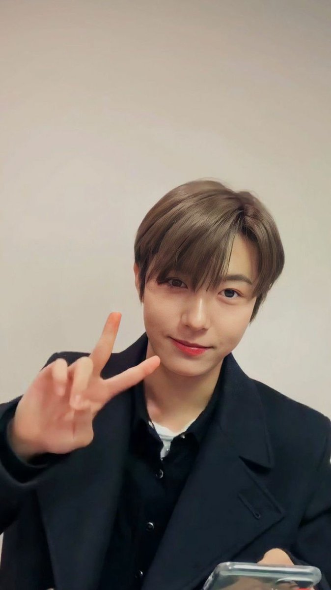Happy birthday my yellow boy Renjun 
My main vocalist my talented boy My cutie 
You are more precious than you think
You deserve all love
I wish you all the best sweetheart 
#RENJUN 
#Golden323RenjunDay
#그리고_또있지또있지_런쥔이_생일
