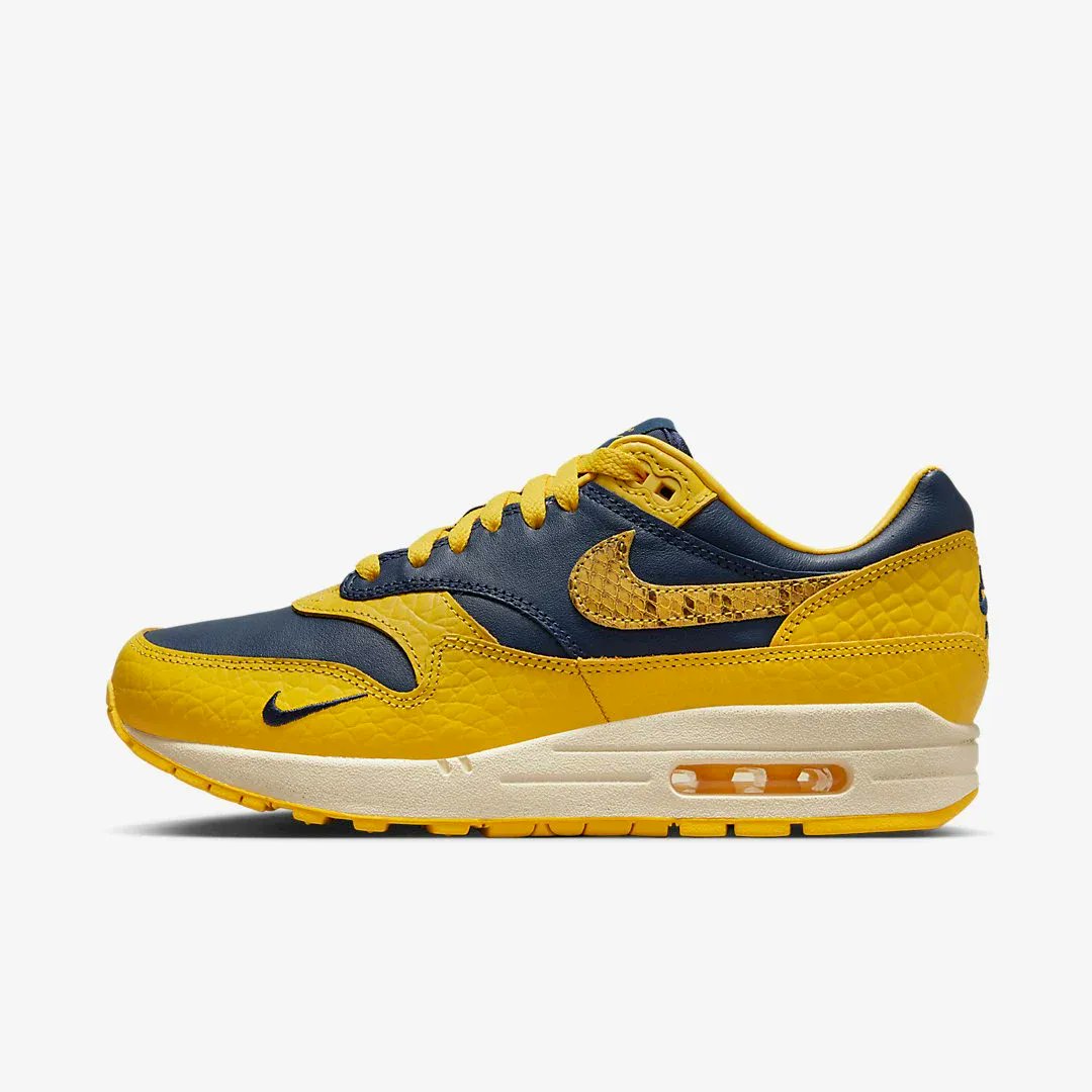 TheSiteSupply's tweet photo. April 14th: Nike Air Max 1 https://t.co/AJGW2WsBeI "Michigan" 🔥 https://t.co/KhdlDGmABC https://t.co/rhqc1nmTp9