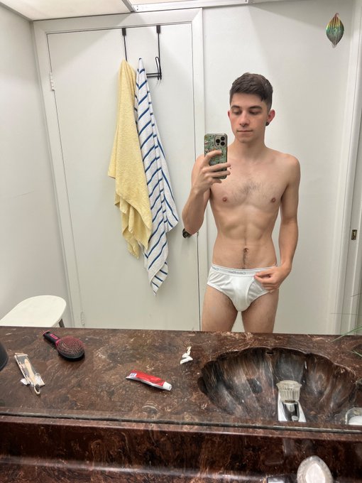 Thank you for 2k followers! Feeling cute in these tighty whities ☺️ https://t.co/UOhJzIYHua