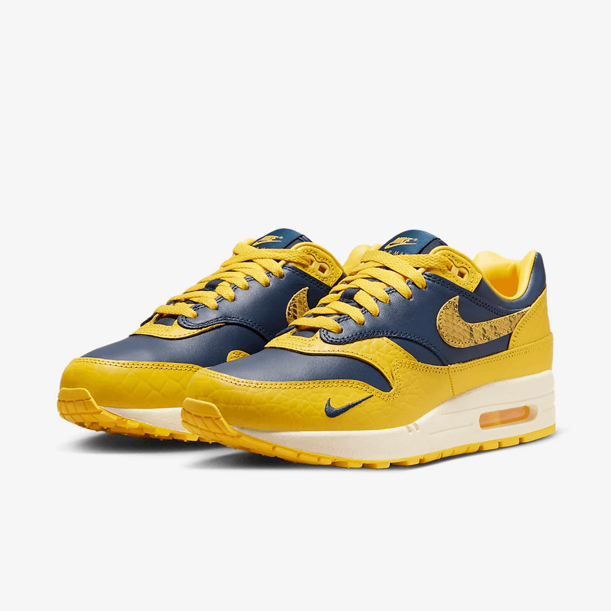 TheSiteSupply's tweet photo. April 14th: Nike Air Max 1 https://t.co/AJGW2WsBeI "Michigan" 🔥 https://t.co/KhdlDGmABC https://t.co/rhqc1nmTp9